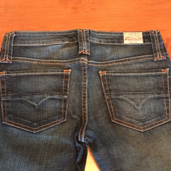 Paris Blues Size 5 mid rise slightly flared jeans w 5-pocket design. Faded. - Picture 10 of 11
